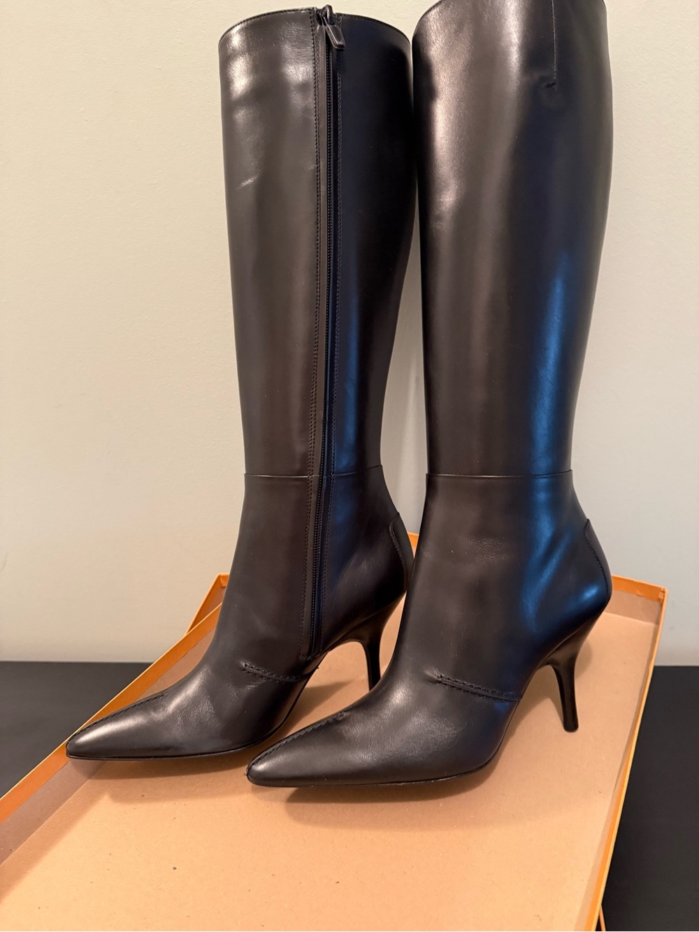 TOD’s - NEW NEVER WORN WITH TAGS - Black Pointed-Toe Knee-High Leather Boots